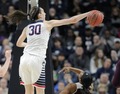 "UConn" graujošākā uzvara "Sweet 16" vēsturē