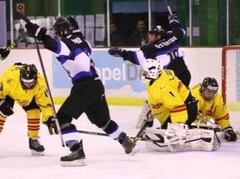 Igaunijas junioru hokeja izlase kāpj soli augšup