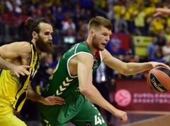 Bertāns netrāpa tālmetienus, "Baskonia" pagarinājumā zaudē "Fenerbahce"