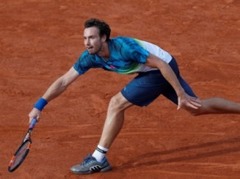 Gulbis "French Open" ceturtajā kārtā spēlēs pret beļģi Gofēnu