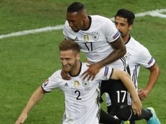 Noiers un Boatengs glābj, Vācija sāk ar uzvaru