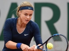 Šmiedlova zaudē 15. maču pēc kārtas, tuvojas WTA rekordam