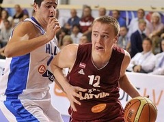 Strautiņam double-double, U18 izlasei uzvara pār Turciju