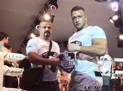 MMA cīkstonis Riekstiņš Krievijā uzvar vietējo sportistu Dankovu