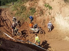 Zantes dubļos aizvadīti Enduro svētki