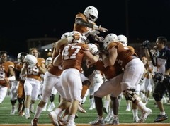 Uzvara pār Notrdamu nodrošina Teksasai vietu Top25