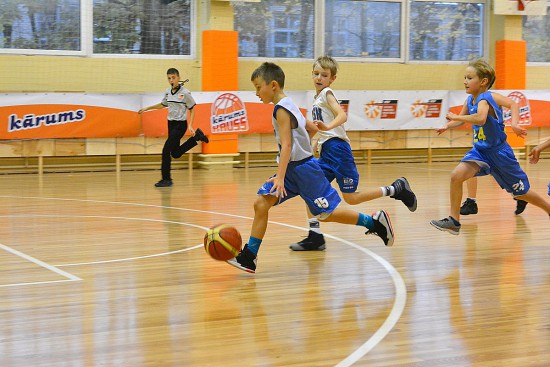 Foto: "Kārums kausā" startē vismazākie basketbolisti