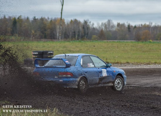 Foto: Pirms ziemas sezonas iestāšanās aizvadīts autosprints "Saldus rudens"