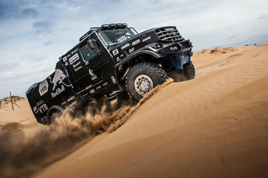 Foto: "Kamaz" komanda Dakaras rallijā startēs ar jauniem auto