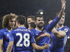 "Chelsea" ar 5:0 sadragā "Everton" un atņem "City" līderes godu