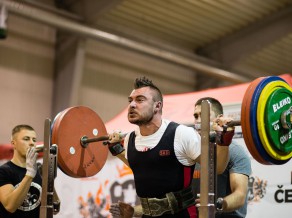 Strauji tuvojas Latvijas čempionāts spēka trīscīņā bez ekipējuma