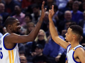 "Warriors" iemet 127 punktus Toronto, zaudē gan čempione, gan līdere