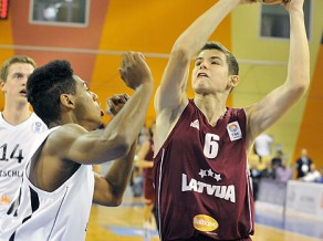 Blumbergs pievienojas latviešu iecienītajai Prāgas komandai "Get Better Academy"