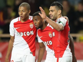 PSG fiasko, "Monaco" 5:0, Lionas vārtsargam iemet ar divām petardēm