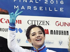 Rekordiste Medvedeva triumfē "Grand Prix" finālā Marseļā (+video)