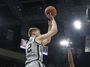 Bertāns un '"Spurs" uzņems Toronto konferenču vicelīderu mačā