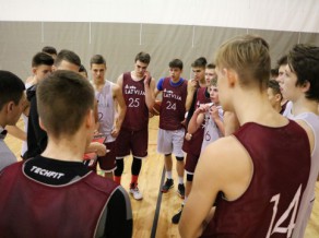 Bērziņš un Ķilps samet 41 punktu, U16 puiši pagarinājumā zaudē Somijai