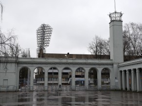 Stadiona ''Daugava'' ledus halles nav izmantojama konstrukciju pārslodzes dēļ