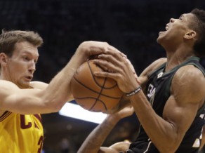 Aizmainītais Danlīvijs nevēlas doties uz "Hawks", Bruklina atsakās no Beneta