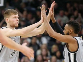 "Spurs" ar +40 sagrauj "Lakers", Bertānam 5 punkti