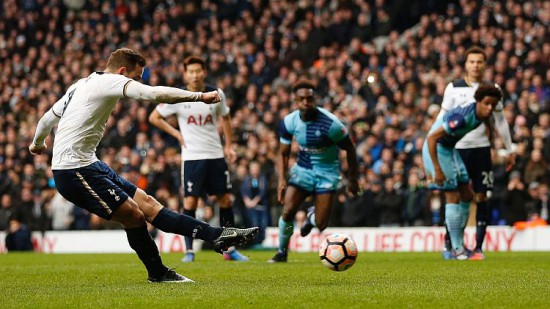 ''Tottenham'' gadsimta drāmā iznīcina 4. līgas komandas sapni