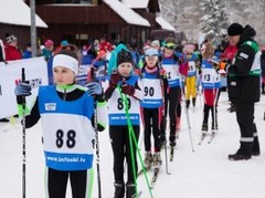 Piecām sporta skolām uzvaras sprintā jauniešu grupās Latvijas čempionātā slēpošanā