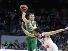 "Darussafaka Dogus" uzvar bez Bertāna un saglabā cerības uz "play-off"