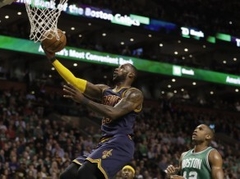 Austrumu līderu duelī dominē Lebrons un "Cavs", Vestbruks rekordu negāž