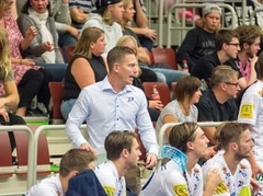 Blinda klubs nespēj atgūties, zaudējot pirmo pusfinālu