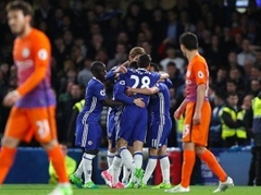 "Chelsea" otro reizi sezonā apspēlē "City", izcīnot svarīgu uzvaru