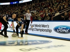 Pasaules čempionātā kērlingā vīriešiem dominē Kanāda