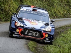 Korsikas WRC rallijā līderis Noivils, Mīke izstājas