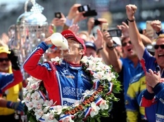 Takuma Sato uzvar "Indy 500", Alonso izstājas dzinēja dēļ