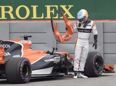 Hamiltons pārspēj Fetelu, Alonso atgriežas ar kārtējo neveiksmi