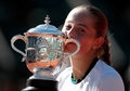 Foto: Ostapenko emocijas un uzvaras prieks "French Open" finālā