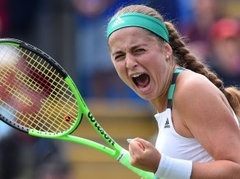 Ostapenko atkal spēlē trīs setus un sasniedz Vimbldonas 2. kārtu