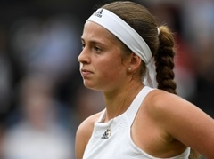 Ostapenko cīnās, taču nespēj apturēt labāk servējošo Venusu Viljamsu