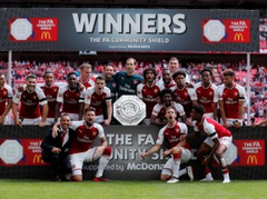 ''Arsenal'' vēlu izglābjas un pendelēs iegūst "Community Shield"