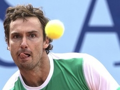 Gulbis Sinsinati pieveic Krievijas tenisa talantu Rubļovu