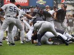 "Yankees" un "Tigers" sarīko masu kautiņu