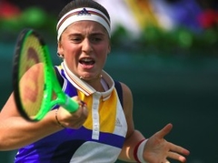 Ostapenko Pekinā sāk ar zaudējumu dubultspēlē