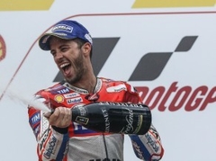 Cīņa par titulu turpinās - Dovicioso uzvar, Markess ceturtais