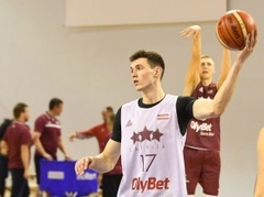 Kurucs par spēles laiku Barselonā: "Ir neliela vilšanās..."