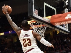 "Rockets" sērija sasniedz velna duci, Lebronam 60. "triple-double" karjerā