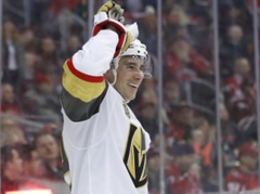 "Golden Knights" trīsreiz atspēlējas un izbraukumā pārspēj "Capitals"