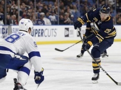 Girgensons ar rezultatīvu piespēli izkārto vārtu guvumu, Bufalo pieveic NHL līderi