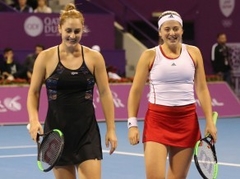 Ostapenko un Dabrovski komanda sasniedz titula maču Dohā