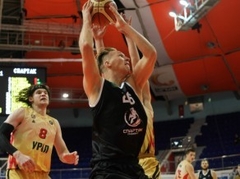 Butjankovam līdz double-double pietrūkst nedaudz, Kalvem 1/9 no spēles Rumānijā