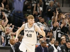 "Spurs" pirmā iespēja nodrošināt vietu izslēgšanas spēlēs