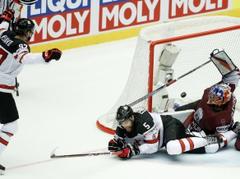 Makdeivids: "Latvijas izlasē visi uz ledus smagi strādāja"